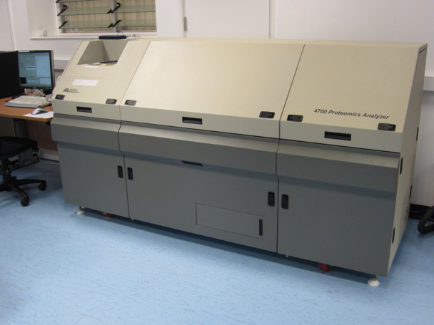 4700 Proteomics Analyser Mass Spectrometry machine